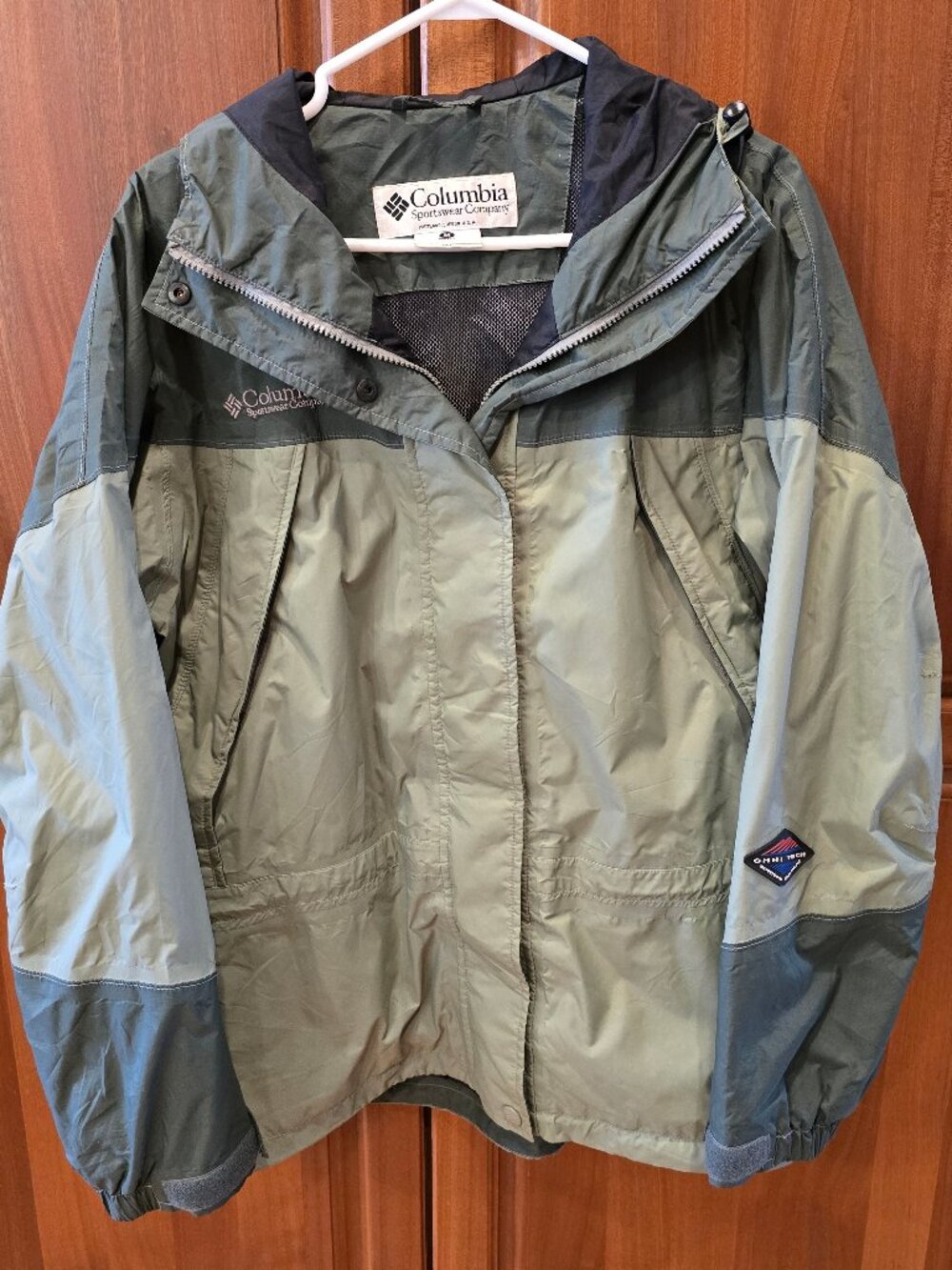 Columbia OMNI Tech womans medium rain jacket